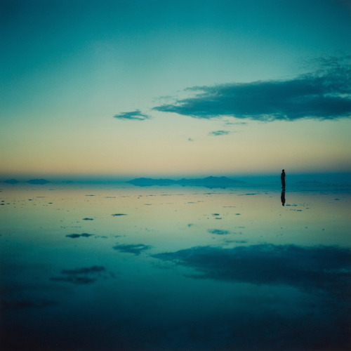 natgeotravel:Dream scenes from Bolivia’s Salar de Uyuni.mymodernmet:In 2006, Tokyo-based photographe