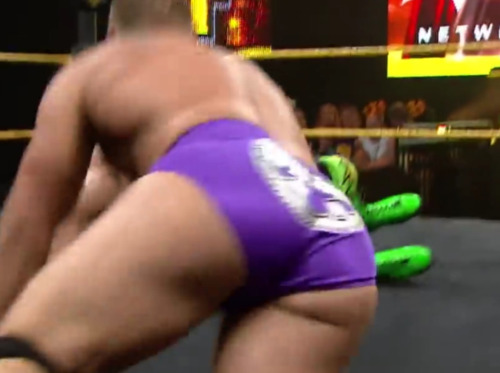 gingercub90:  beardyvikingcub:  ifihadatype:  Motherfucking Dash Wilder…   God damn…  He is FOINE!!!