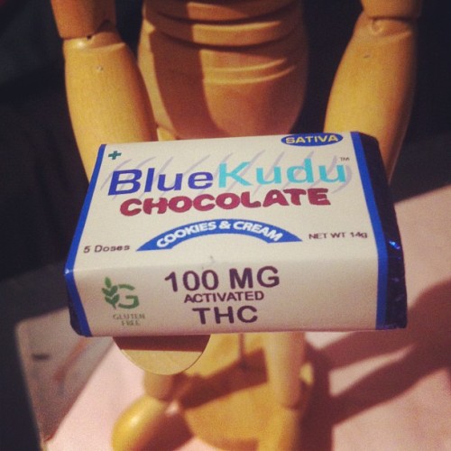 chroniczipsandbongrips:  1 saintgypsy:  It comes in cookies’n’cream. I’m in heaven. #bluekudu #medibles #edibles #hash #mmj #errlgrrl #errld #undergroundsmellroad (at Home Base) 