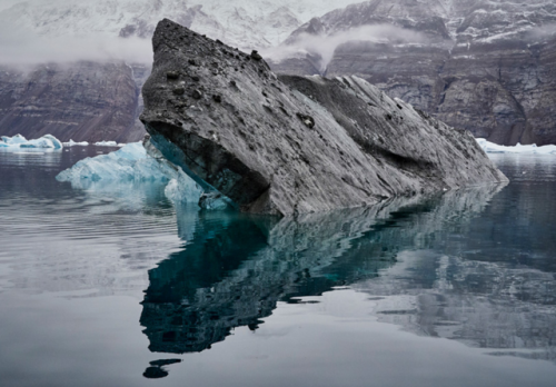 sixpenceee: Icebergs take on a shark-like look by Kevin Raber.