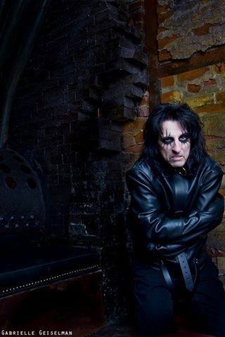 superduperalicecooper:Alice Cooper for Along Came A Spider by Gabrielle Geiselman