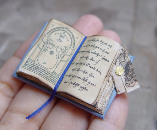 mentalmoth:  These are freaking amazing. There are tons more of these detailed fantasy miniatures on the artist’s website: EV Miniatures 