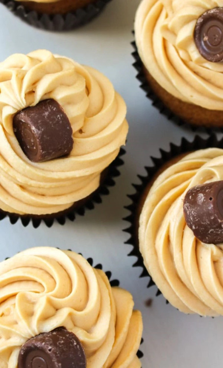 verticalfood:Caramel Cupcakes with Salted Caramel Buttercream