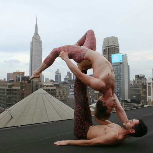 partner yoga