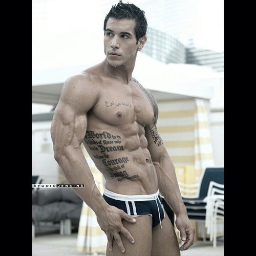 jocks-bros-n-hipsters:  bigkimsprettyboyblog:  Alan Valdez @alanvaldezmodel      (via TumbleOn)
