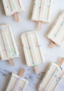 foodffs:  Funfetti Cake Batter Popsicles