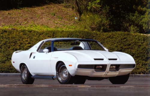 motoriginal:  1970 Dodge Challenger based Diamante Concept.