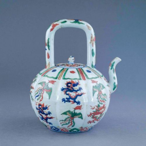 Chinese Ming Dynasty Period, Jiajing Wucai dragon teapot