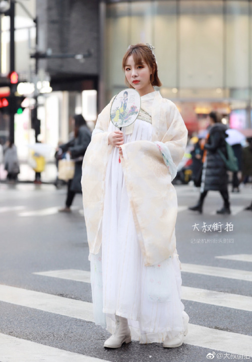 Hanfu on the street: whiteSources: one, two, three, four, five, six