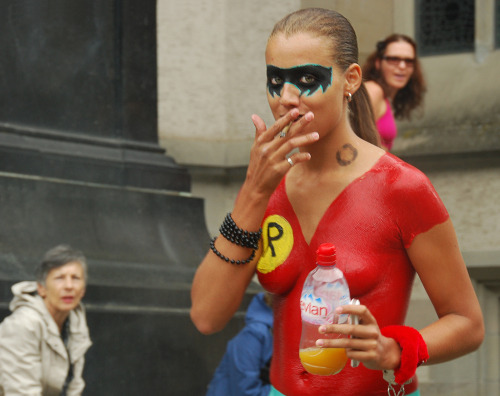 nerdybodypaint:  Bodypainted Robin