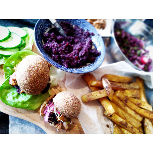 PurpleDay.. more than cooking.. - mini [almond flour] burgers with smoked paprika “pulled&rdqu