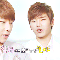 yuu-n:  hoya’s side job; creeping up behind sunggyu 