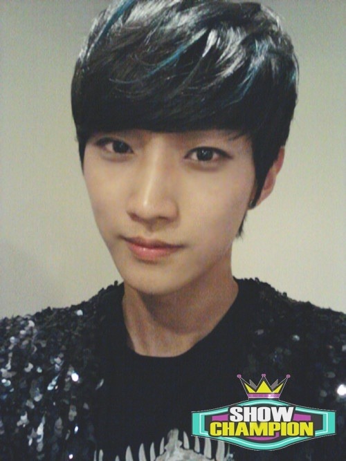 princessbrigicy91:  ~ Saengil Chukha Hamnida Jinyoung ♥ ~ Happy Birthday to my only one kitten prince ♥ Please be healthy and happy. I love you ♥ #HappyJinyoungDay #HappykittenprinceDay #911118JINYOUNGDAY 