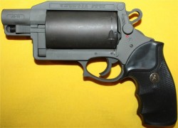 gunrunnerhell:  Thunder Five A large revolver