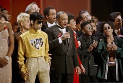 chleopatrapaige: chleopatrapaige:  Legendary Black History Moment: On January 30, 1995, the American Music Awards had aired. Many had performed along with Prince (pictured here) but lets talk about this shady moment (one of his best). This group of ppl