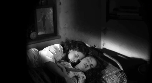 gulposh:Mitraa (2014)The film is a complex tale of lesbians, set in the 1947 era. ‘Mitraa’ is an ada