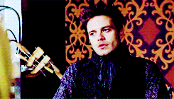 lermanuds:  Sebastian Stan as the Mad Hatter/Jefferson in every episode: 01x17:  ”Hat