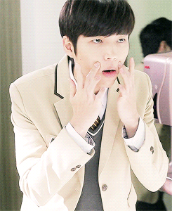 죄; hiatus