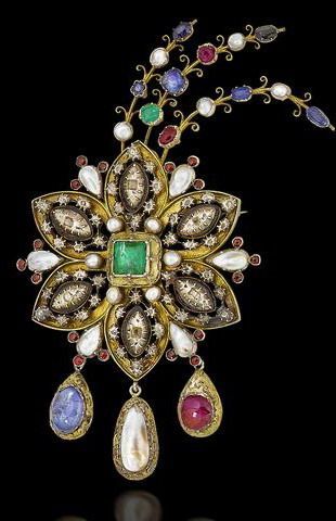 A 19th century gilt fashion love - Beauty Bling Jewelry