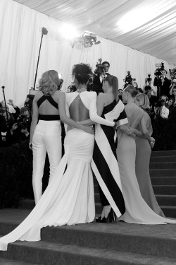 senyahearts:  Cara Delevingne, Rihanna, Stella McCartney, Kate Bosworth &amp; Reese Witherspoon - 2014 Met Gala, New York (05/05/2014)  