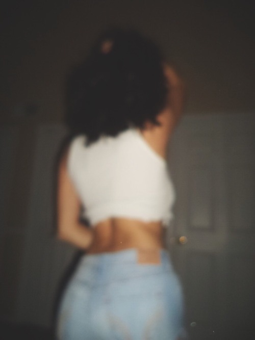 Looking sexy in them jeans Thanks for the submissionFollow her on Insta @ mariahjvega