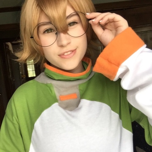 remythespacekid:I’m so close to completing this cosplay, I only need the shorts and shoes! I’m also 