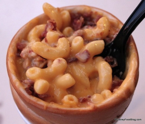 irishfan62: abbythebear:  beben-eleben:  Disney World’s Mac ‘N’ Cheese Topped With Bacon, Served In A Bread Cone  WHAT. IS. THIS. MAGIC.  Adding this to the list of “Foods I would eat even if it kills me” Like, I could have a heart attack while