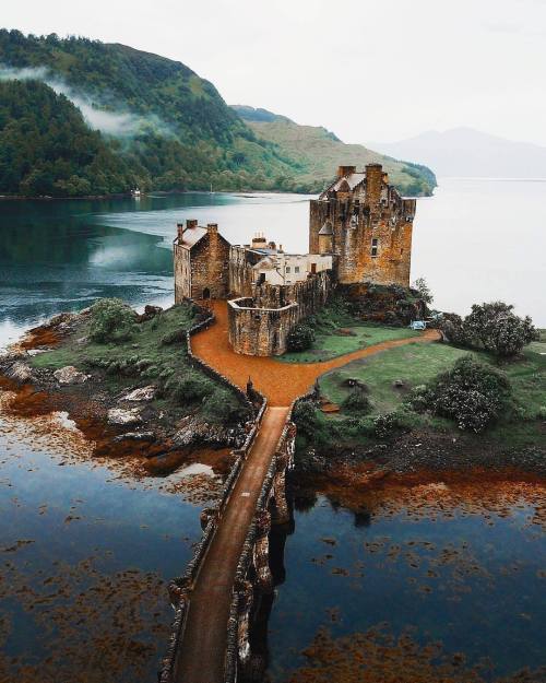 different-landscapes: eilean-donan-castle-in-scotland