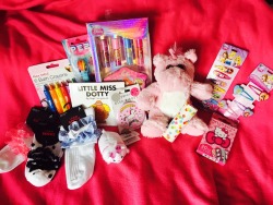 dottykitten:  Dottykitten’s Giveaway!   So aaaaages ago I said I was going to do another one of these and when I went to stay with daddybubs I finally got round to buying some adorable stuff to give to my amazing followers!   If you win, you’ll get:
