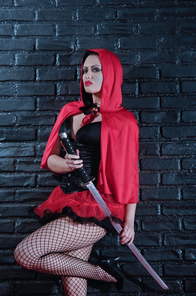 hotcosplaychicks:  Red Riding Hood Cosplayer (Me) : http://www.facebook.com/VictoriaCosplay
