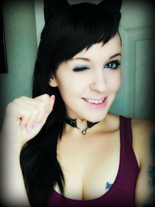 chelbunny:  Here’s a better pic of my new adult photos