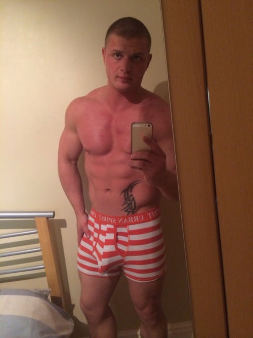 myukladsnaked:  horny muscle guy dan from the midlands