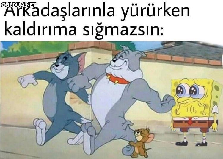 Arkadaşlarınla yürürken...