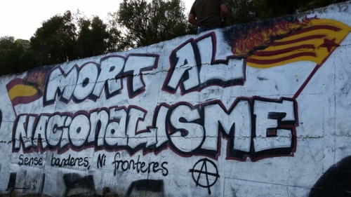 “Death to Nationalism!Neither flags, nor borders! (A)”In Barcelona, July 2017