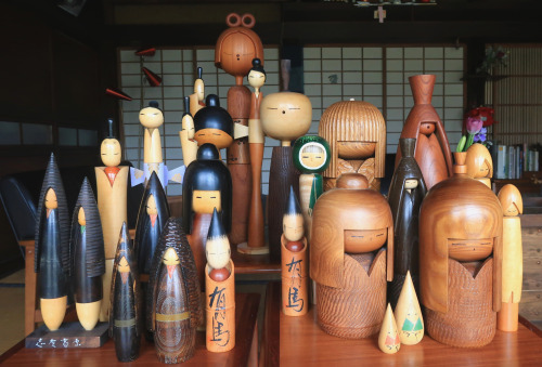 Kokeshi - Shido Shozan - (1932-1995)Master Shido Shozan was born in Oita prefecture in 1932, an