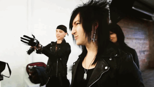 moracoma: APTV: Behind The Scenes Cover Shoot