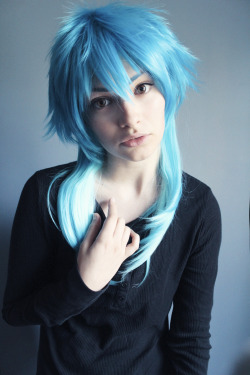 criedwolves:  styled my aoba wig! it’s not super great quality but i managed to make it look alright i think.