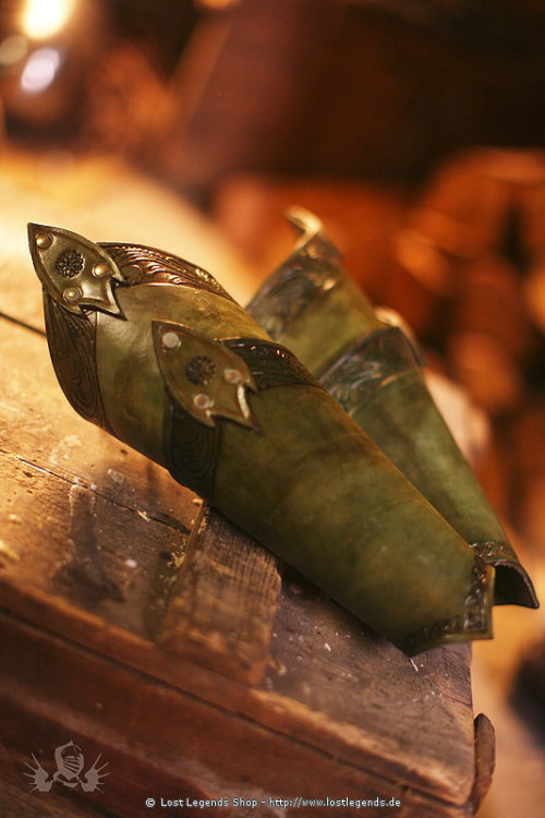 wanderlustsiren:  wanderers-haven:  coyoterose1: Noble Elf Armor by Lost Legends.  Dear God 