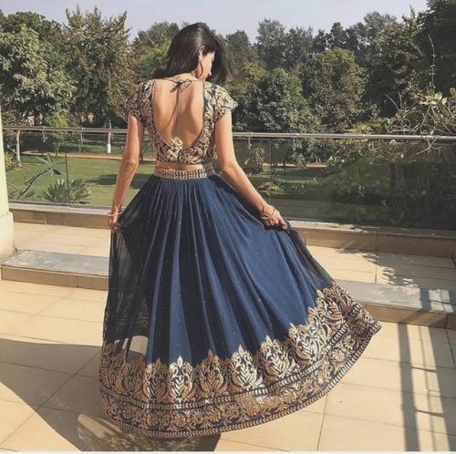 Hands up, who else wants this lengha by @swettananda as much as I do?! . . . . . . . . . . . . #wedd