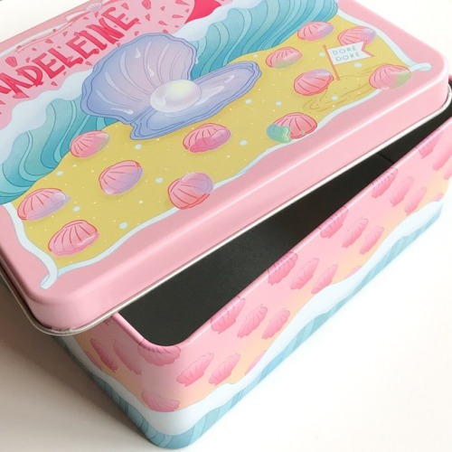 ‘aurora madeleine‘ ( tin case design for DORE DORE, 17cm x 15cm x 8cm)