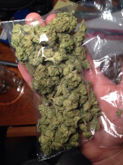 yourlocaldealer:  Oz of some Silver lemon haze 