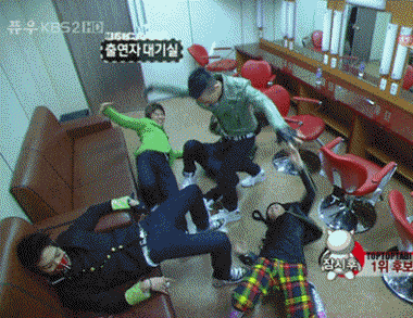 jiminsgotjams:  BIGBANG- Doing the Harlem Shake before it even existed! 