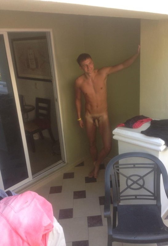 intostraightnakedguys:  Connor