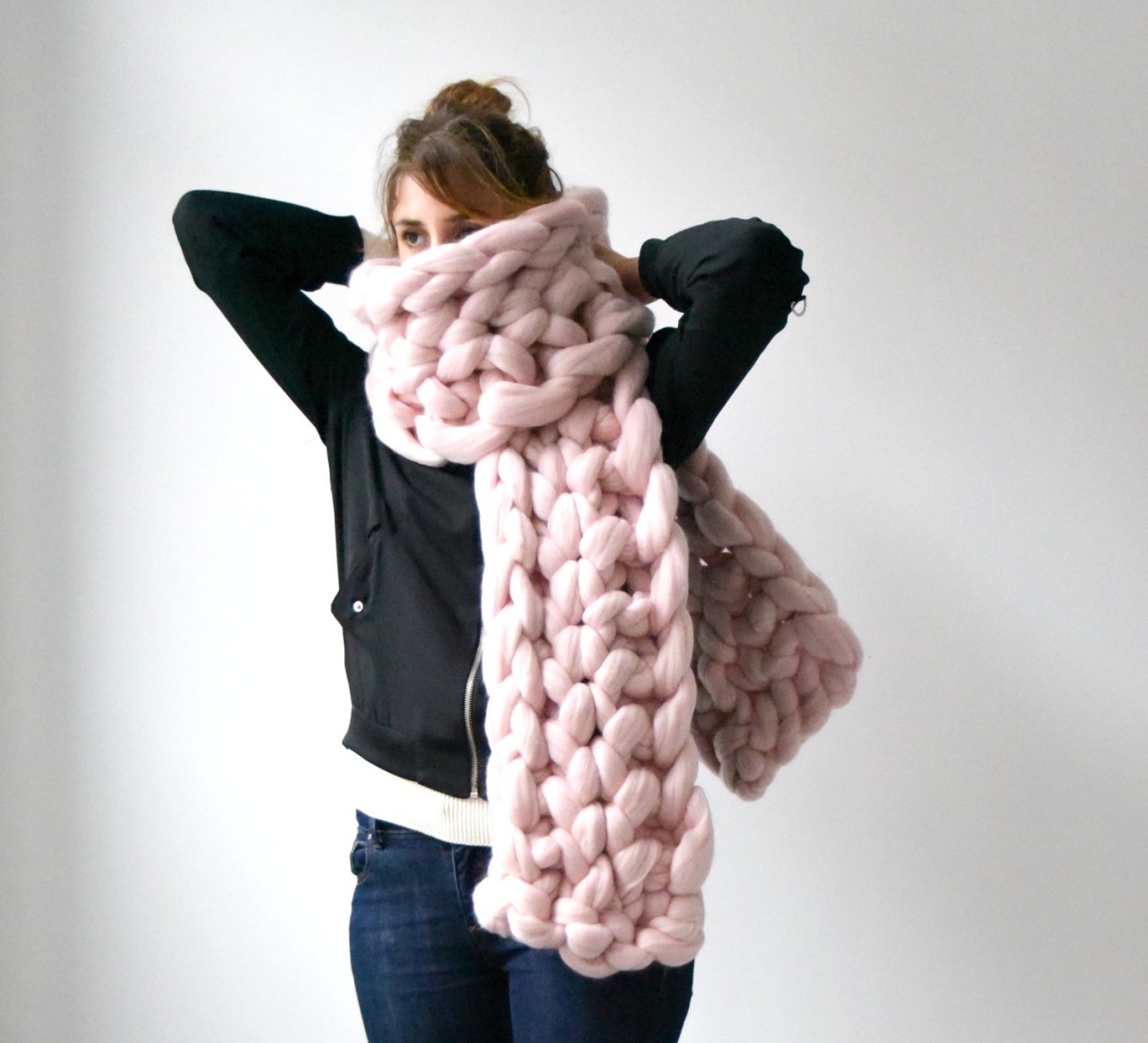 culturenlifestyle:  Handmade Oversized Scarves &amp; Chunky Blankets In love