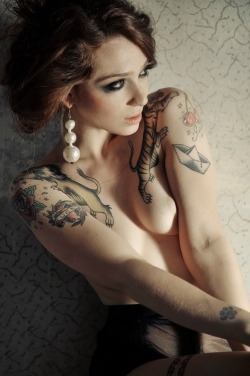 tattoogirls66:love this tattooed beautys - http://tattoogirls66.tumblr.com here only adultFREE pics only !!!! Please submitt if you have some hot tattooed to share. Titts and Tats you can find here -&gt; http://jedyoong.tumblr.com #tattoo #tatted #tats