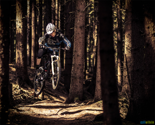 einerundesache: Gravity Pilot Max Mittelbach is hella’ fast on a Enduro Bike. Pic by Olli Wilhelm.