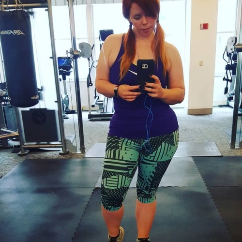A little vacation just means I get to workout in a fancy gym. #thorndog #redhead #pawg #philly #loew