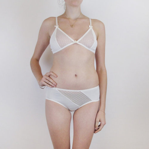 lovinghandmadelingerie:  Petale de Fleur