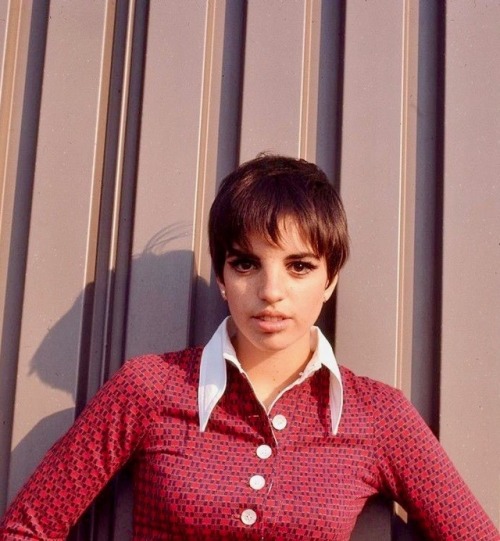 summers-in-hollywood:Liza Minnelli aged 20, 1966 