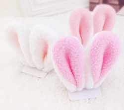 littlepeachybutt:  hoefashow:  gummygirly:  sleeplessangels:  bunny ear clips | discount code: angels  these are SO CUTEE  Buying these  yessss &lt;3 